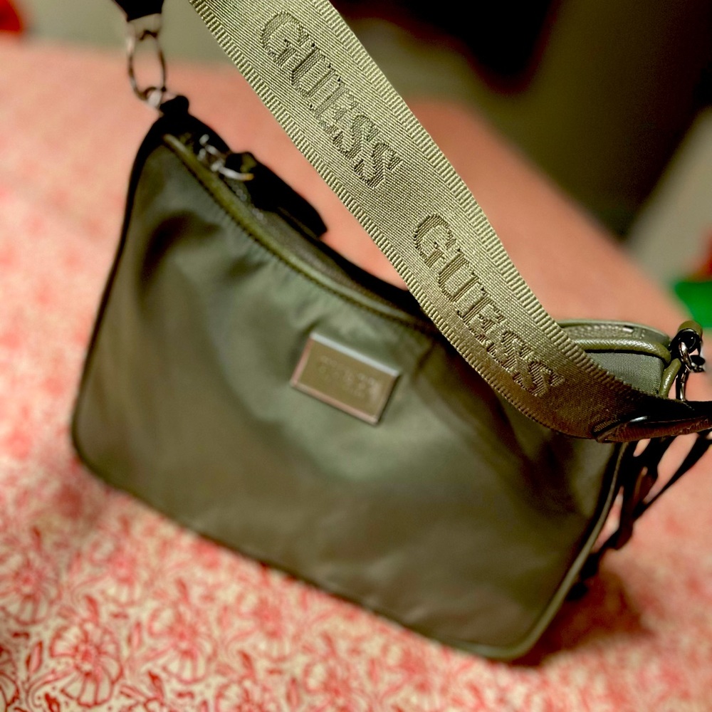 New Without Tag Guess olive green bag